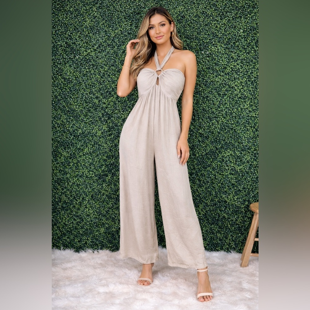 Nwt Wide leg cropped halter jumpsuit‎ resort wear medium